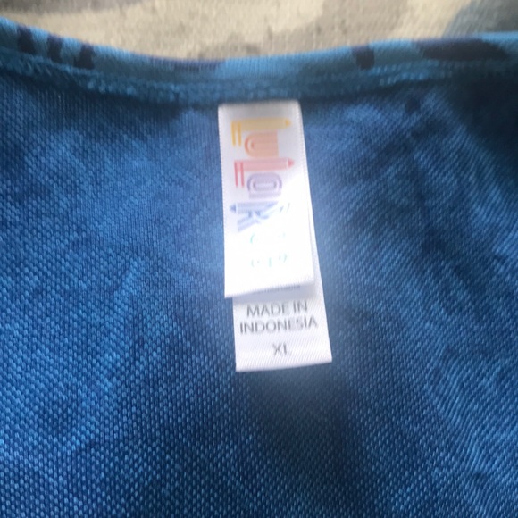 LulaRoe Classic T - Picture 2 of 5